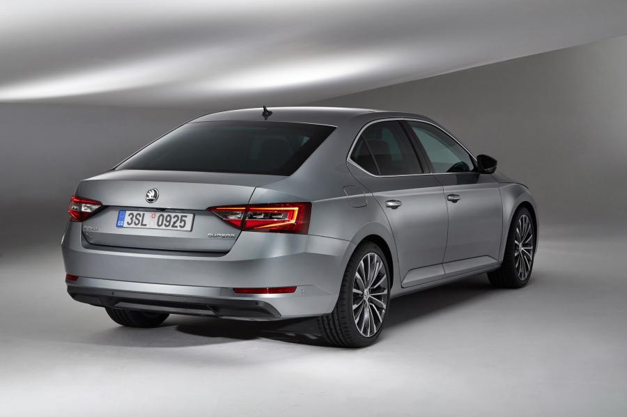 Skoda Superb 2015 года  (фото 15 из 27)